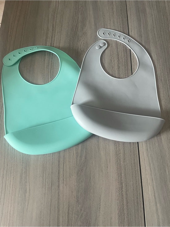 Amazon Other - Set of 2 Silicone Baby Bibs with Food Catchers – Gray & Mint Green